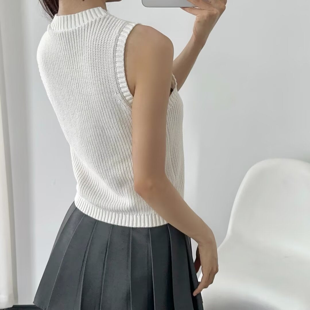 Slim fitting Fried Dough Twists round neck knitting vest