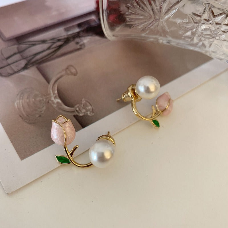Tulip pearl earrings