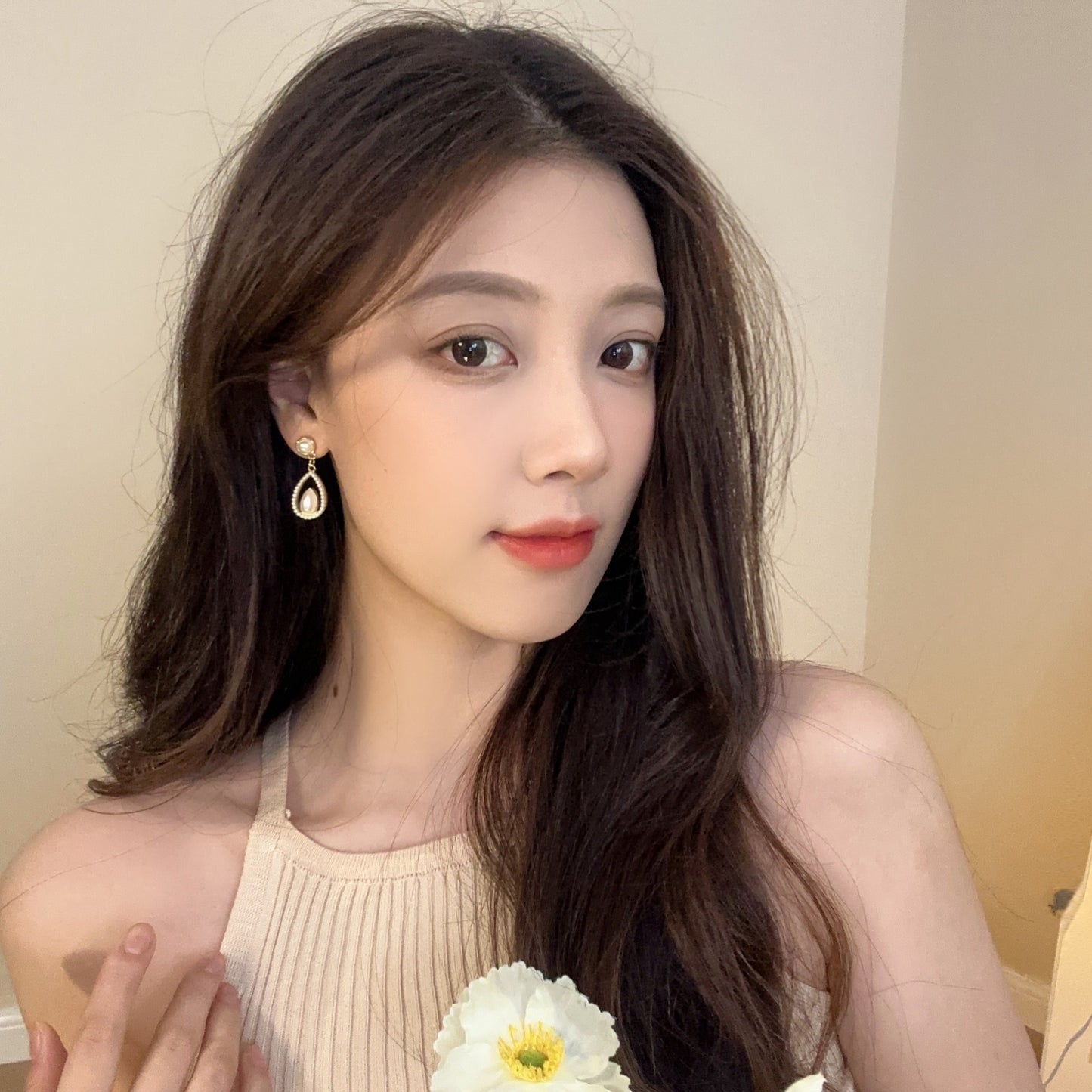 Droplet niche earrings