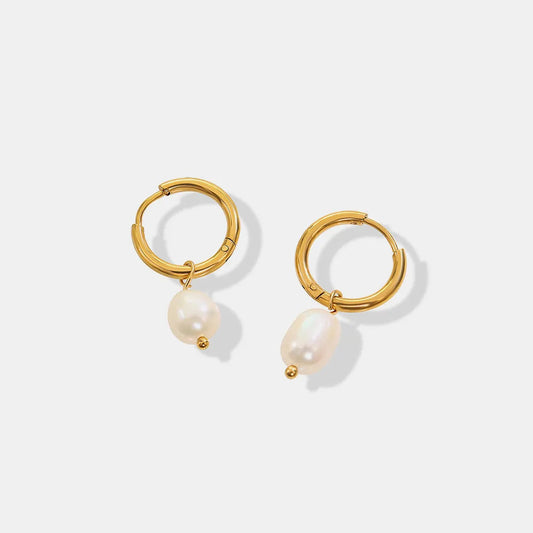Retro pearl earrings