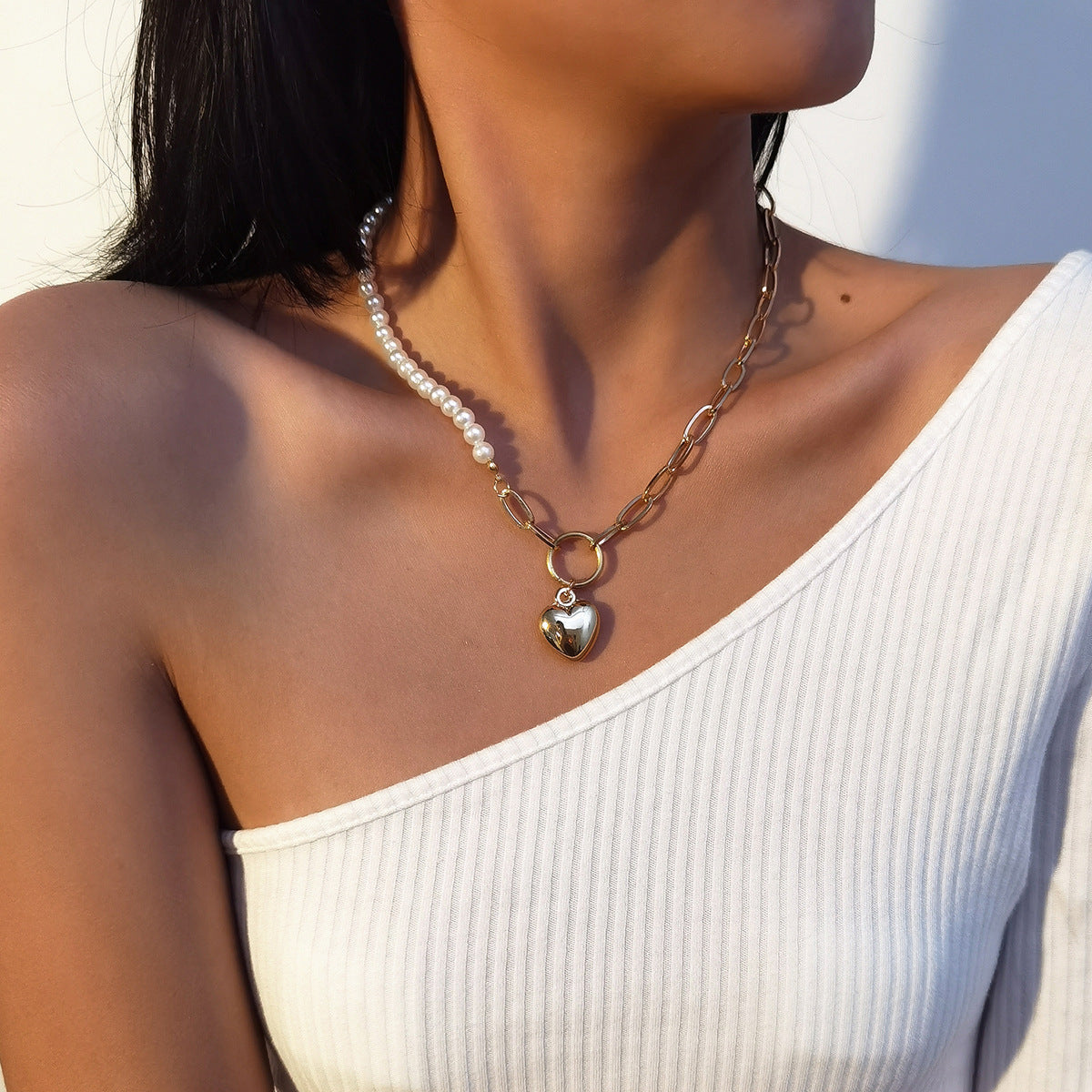 Heart-shaped pearl collarbone necklace