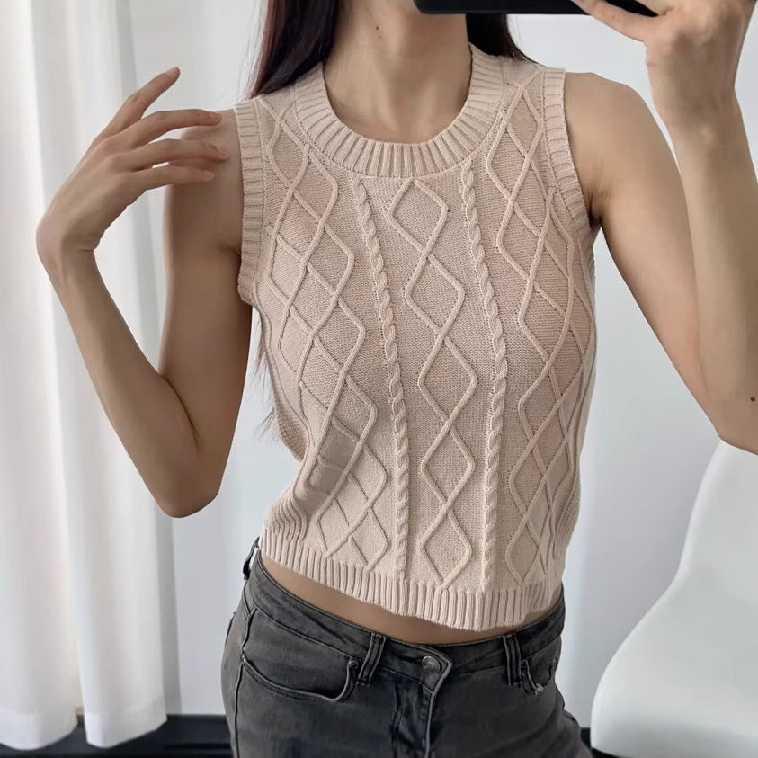 Slim fitting Fried Dough Twists round neck knitting vest
