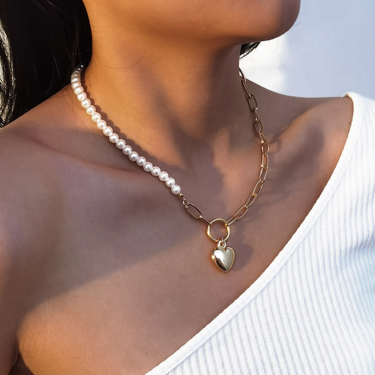 Heart-shaped pearl collarbone necklace