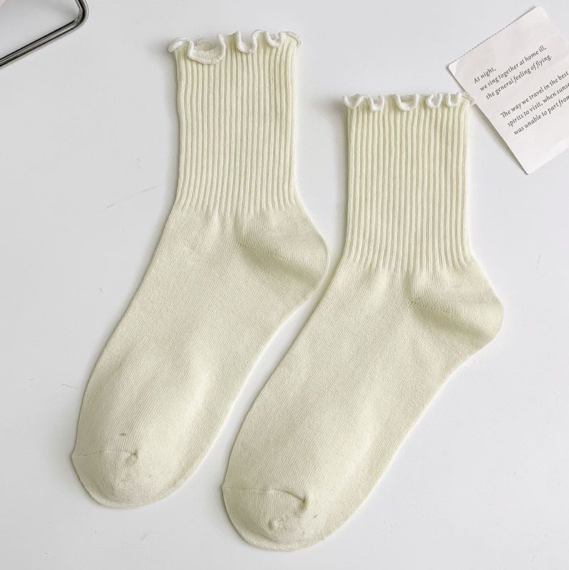 1 pair of ruffled socks