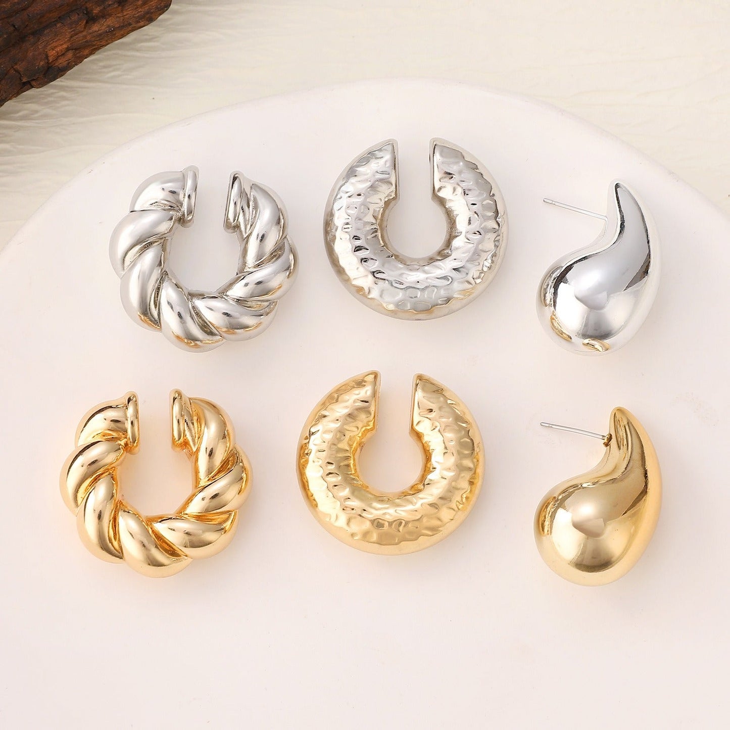 Hollow gold-plated earrings