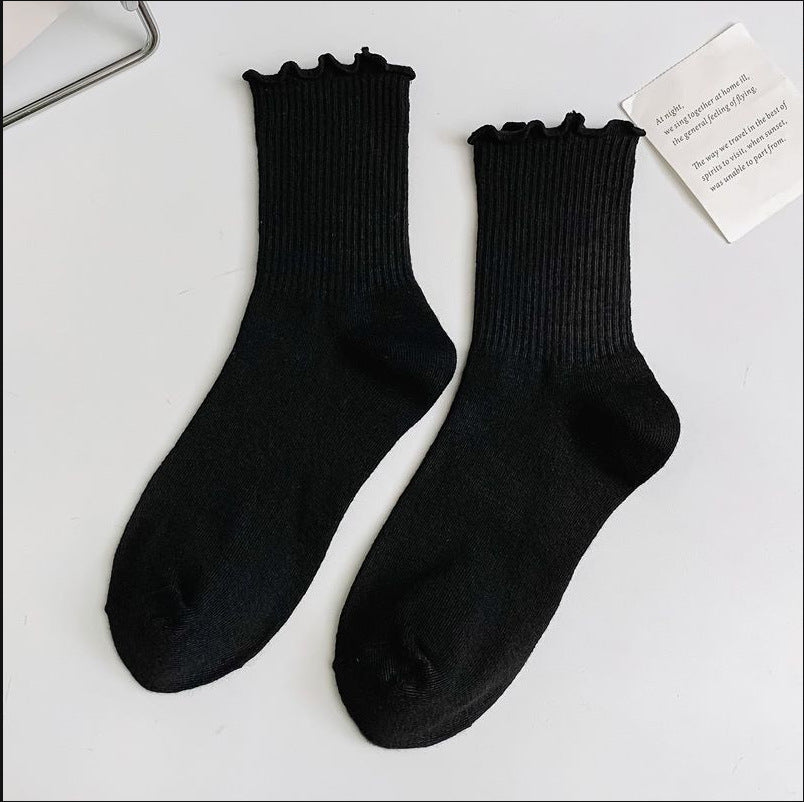 1 pair of ruffled socks