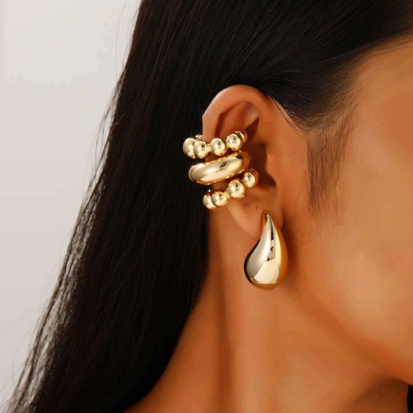 Hollow gold-plated earrings