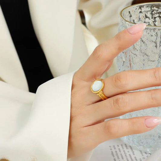 Vintage white seashell charming ring