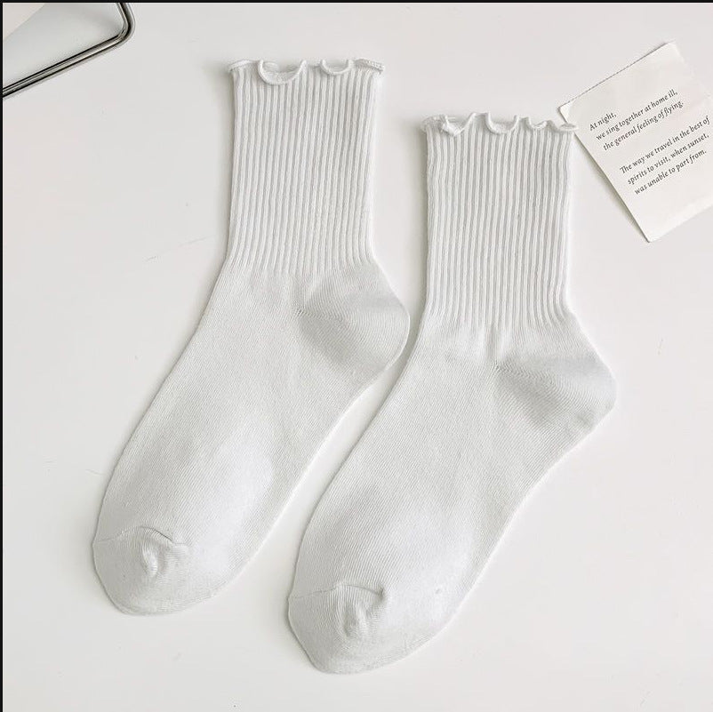 1 pair of ruffled socks