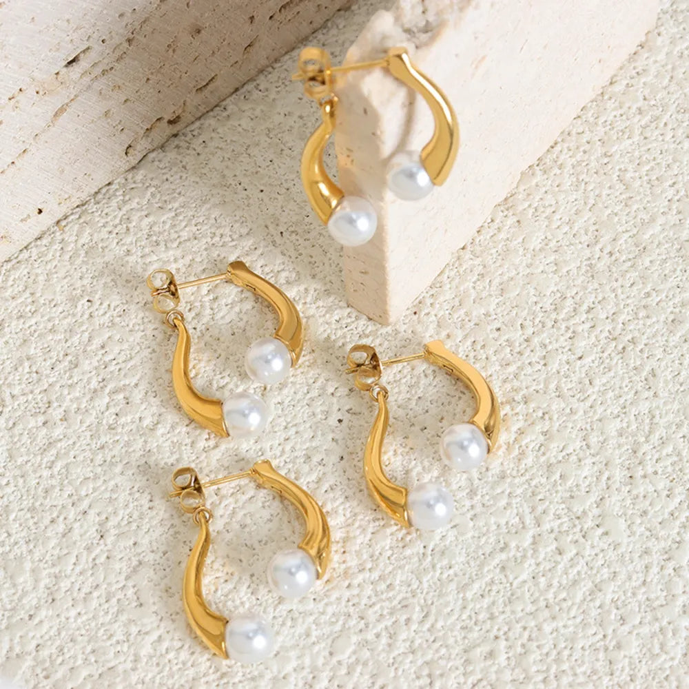 Elegant split design with high gloss pearl inlay simple titanium steel gold-plated earrings