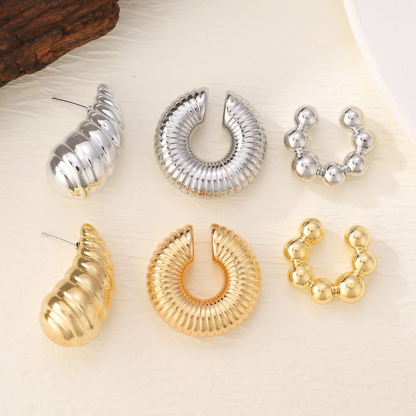 Hollow gold-plated earrings